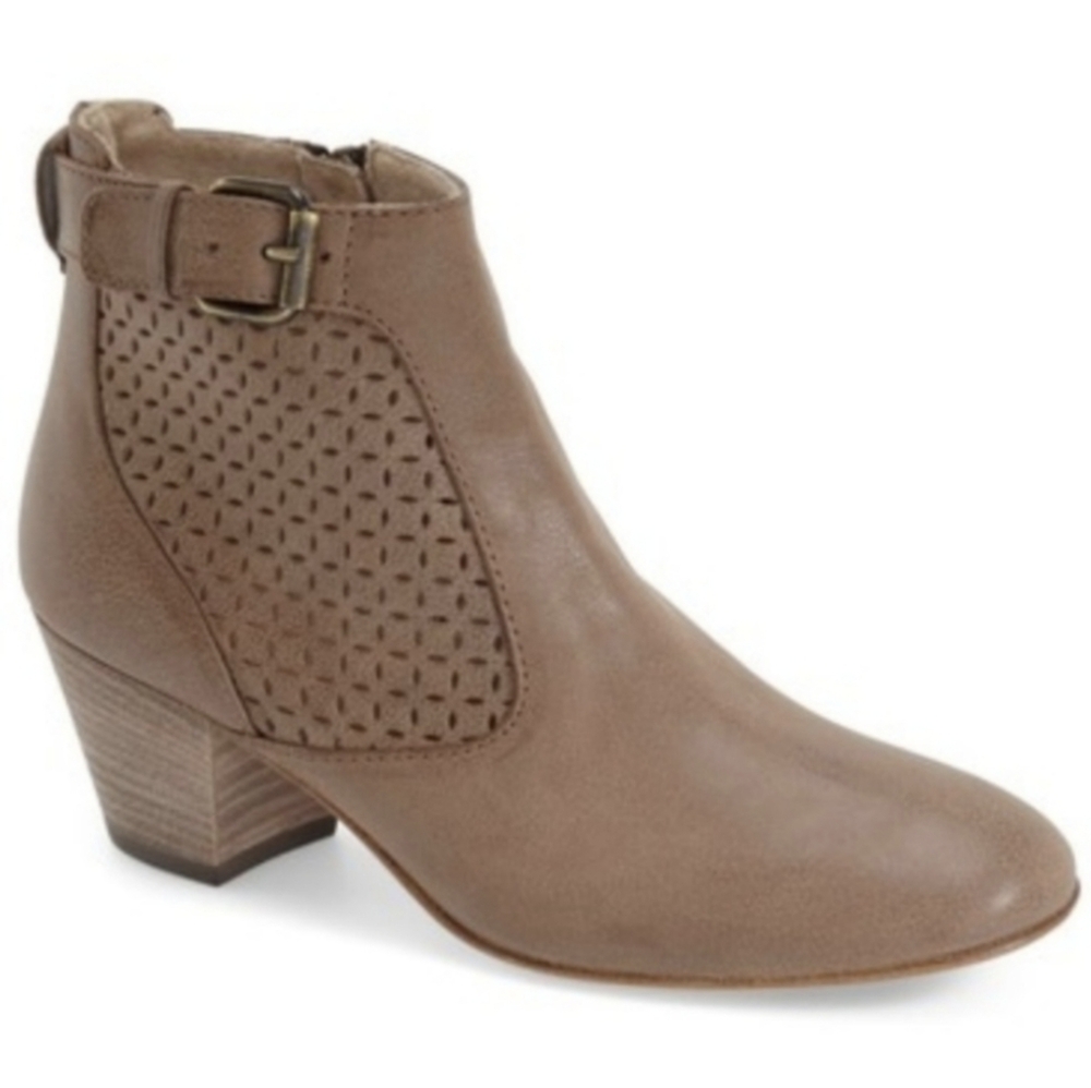 NWOT Aquatalia Francie Ankle Boot Perforated Calfskin Weatherproof Taupe Tan 10